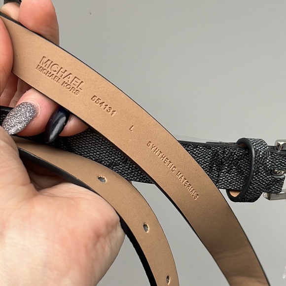 Authentic MK Fanny Pack. 41in long belt - Picture 3 of 12